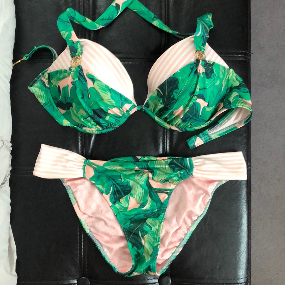 Victoria’s Secret bikini